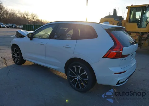 2025 Volvo Xc60 B5 Plus z USA, uszkodzony, nr VIN YV4M12RC6S1165620